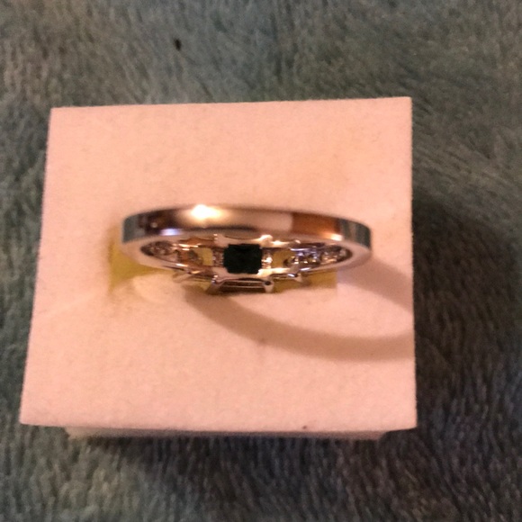 Ring - Picture 3 of 3